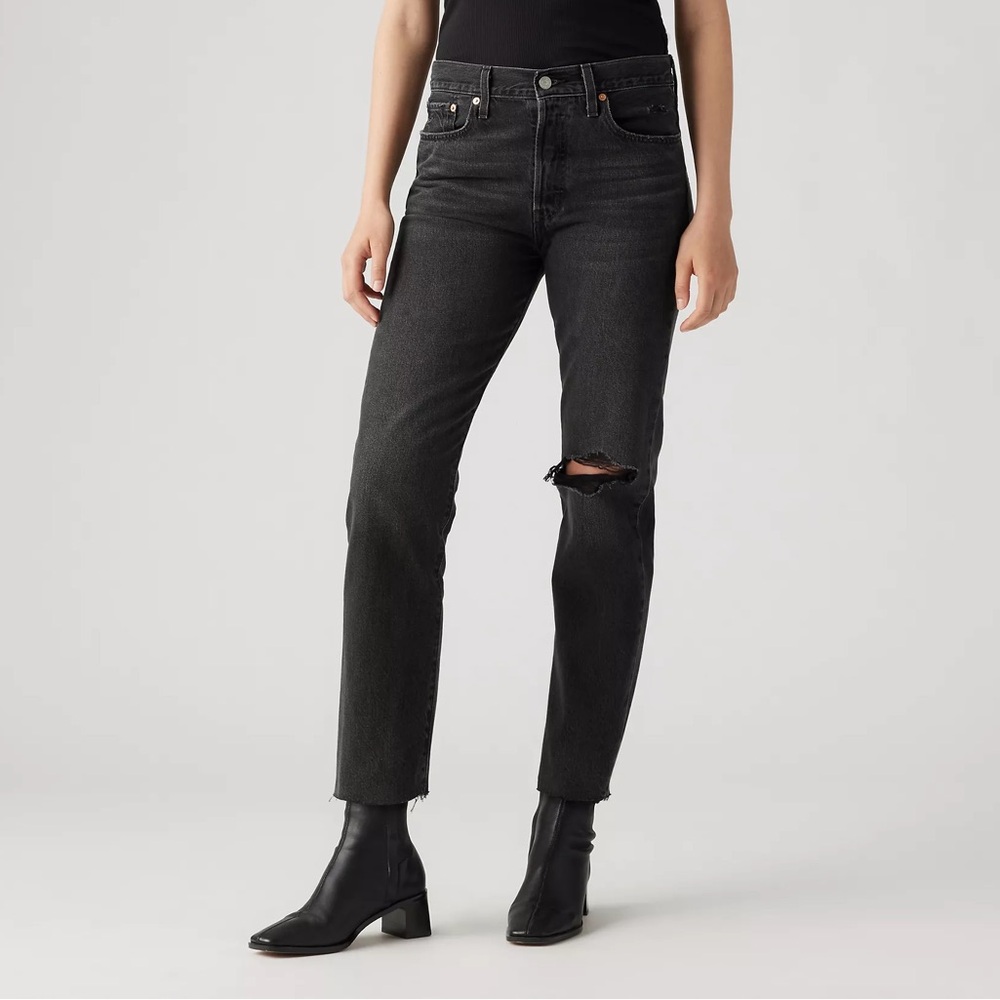 Women's Black Distressed Levi Jeans